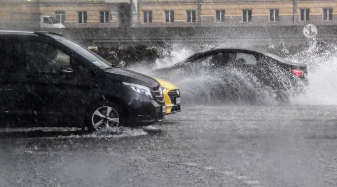 cod rosu de ploi abundente in trei judete va ploua intr o zi cat in 2 luni