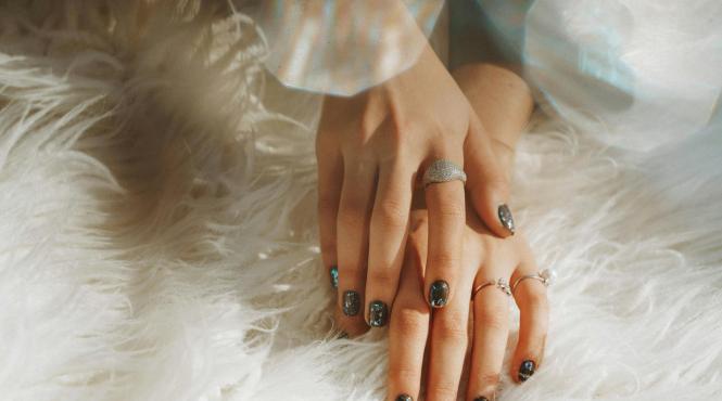 puterea accesoriilor cum iti influenteaza bijuteriile starea de spirit si increderea de sine