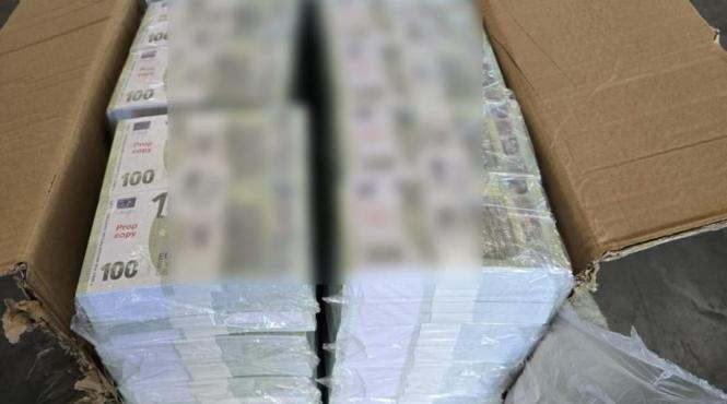 politia romana captura record portul constanta bani euro falsi recuzita de film