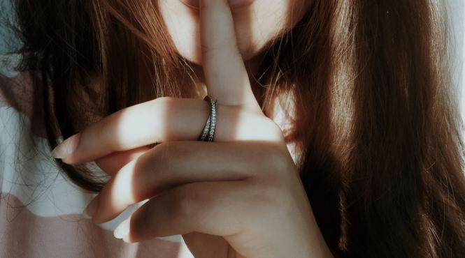 recastigare incredere regret persoana ranita relatie