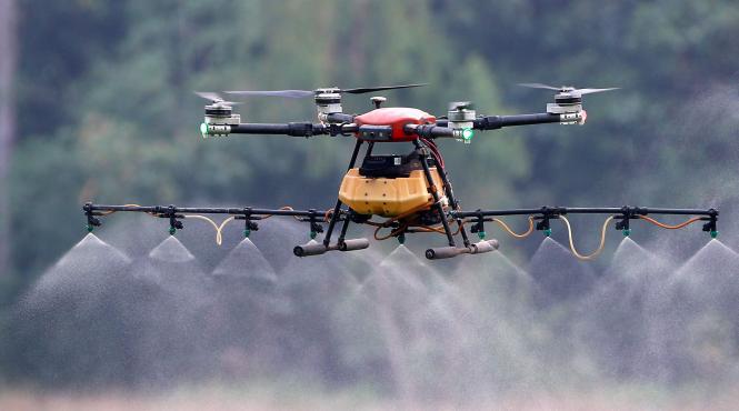 fermieri tractor drone pesticide aer