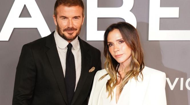 victoria beckham scos implanturi mamare sani plutesc marea mediterana