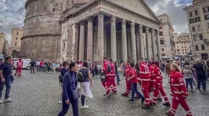 turist japonez mort cadere zid protectie panteon roma