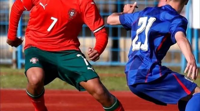 in numele tatalui cristiano ronaldo jr a debutat in nationala under 16 a portugaliei