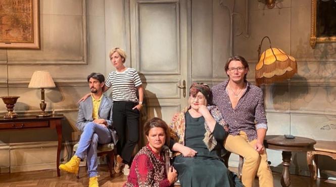 inceput de noiembrie cu doua comedii teatrale si cu pisica ce ati facut si brastalico fabadulu sau ata si navodu ei de viata