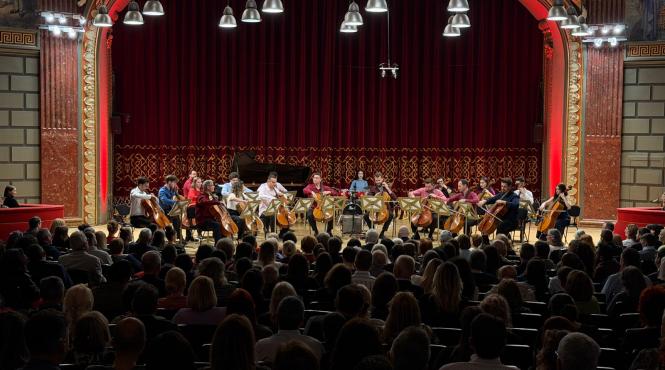 violoncellissimo in al 7 lea turneu national a cucerit publicul din intreaga tara turneul national clasic la puterea a treia se incheie la iasi pe 8 noiembrie la palatul culturii