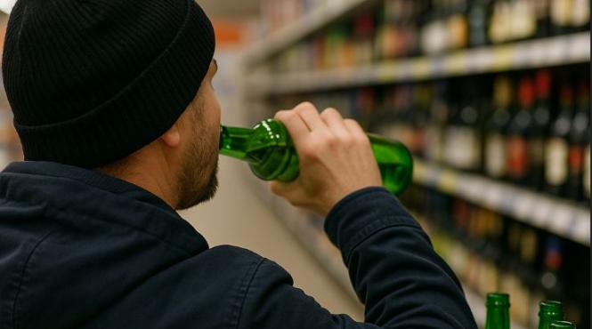 adormit toiul jafului hot roman beat crita gasit politie langa sticlele furate