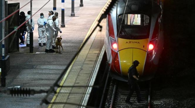 atac in marea britanie numerosi pasageri au fost injunghiati intr un tren