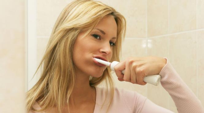 greseli zilnic speli dinti dentist zambet sanatos