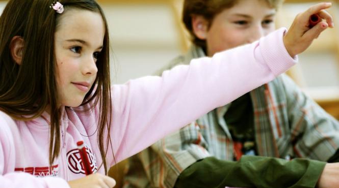 vesti bune elevii defavorizati cand vor primi 500 lei carduri educationale