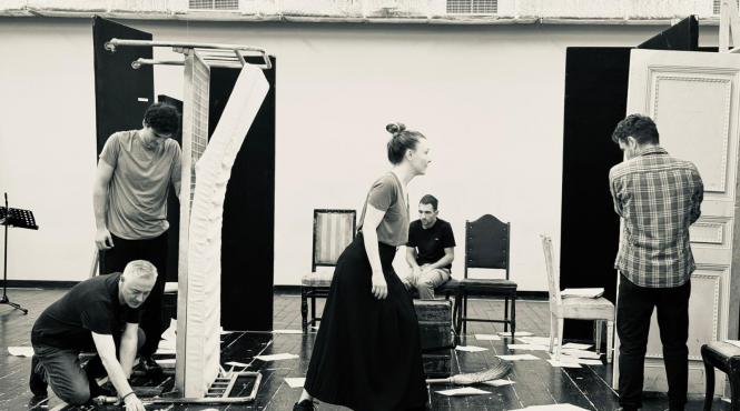 celebrul regizor yuri kordonsky revine in romania si monteaza metamorfoza de franz kafka la teatrul excelsior