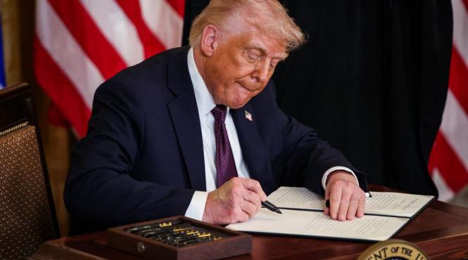 trump semnare lege publicare fisierelor epstein