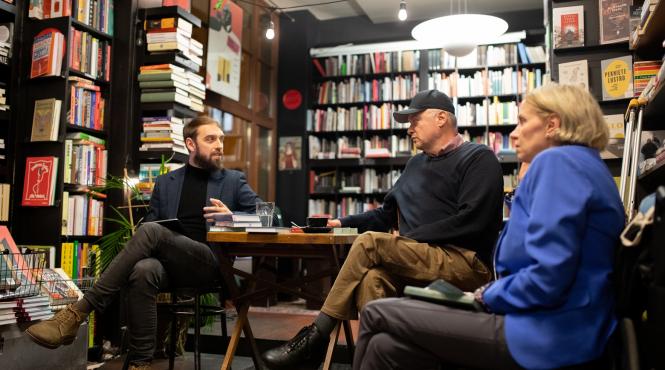 noiembrie polonez sub semnul literaturii romane intalniri cu scriitorii catalin dorian florescu lucian dan teodorovici si adrian cioroianu