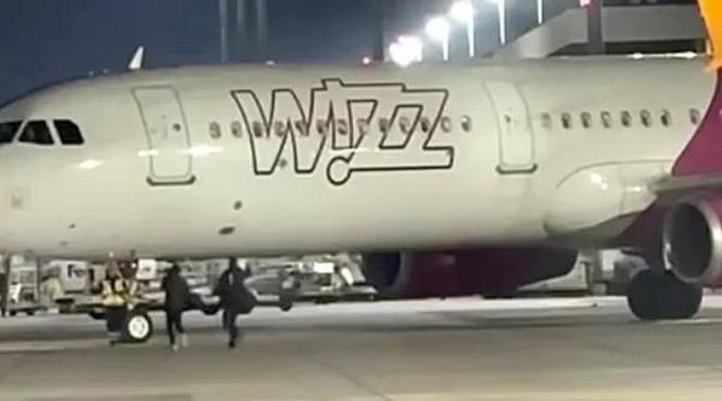 doi romani fugit pista koln oprire avion wizz air