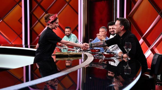 chefi la cutite lider de audienta cu editia de ieri seara chef stefan popescu i a dat cutitul de aur lui tal berkovich iar chef orlando zaharia a castigat bomba