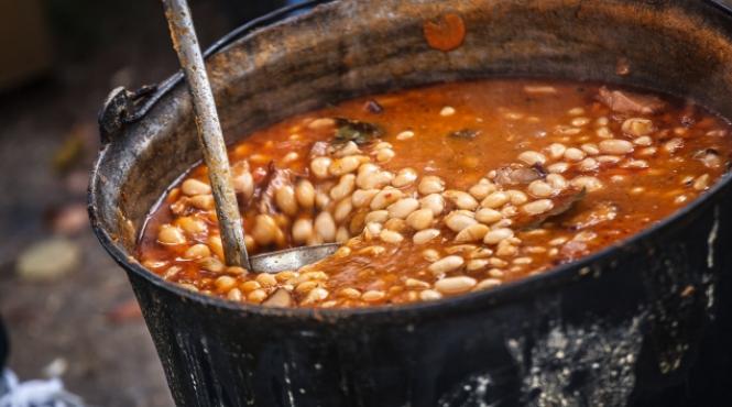 preturi targ craciun capitala vin fiert fasole cu ciolan