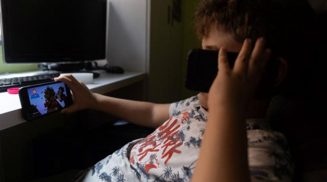 smartphone copii risc depresie obezitate studiu 2024