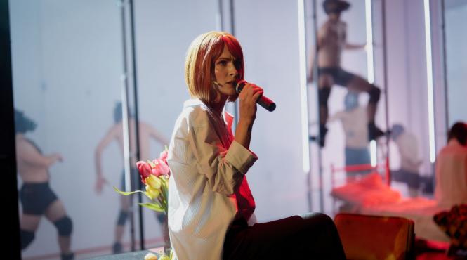 primul proiect teatral al regizorului botond nagy pe scena nationalului din iasi premiera femeia camp de lupta de matei visniec