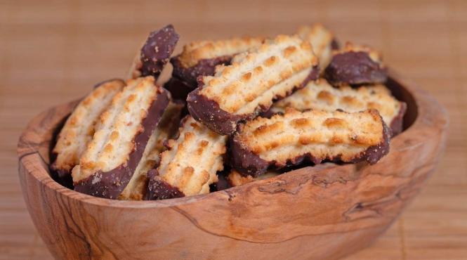 deserturi traditionale sarbatori cum prepari biscuiti spritati