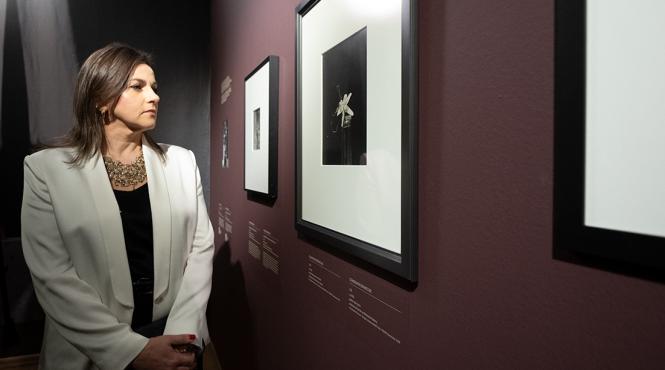 publicul polonez fascinat de fotografiile realizate de brancusi secvente filmate de brancusi si muzica live de wojtek kiwer la finisajul expozitiei brancusi sculptand cu lumina