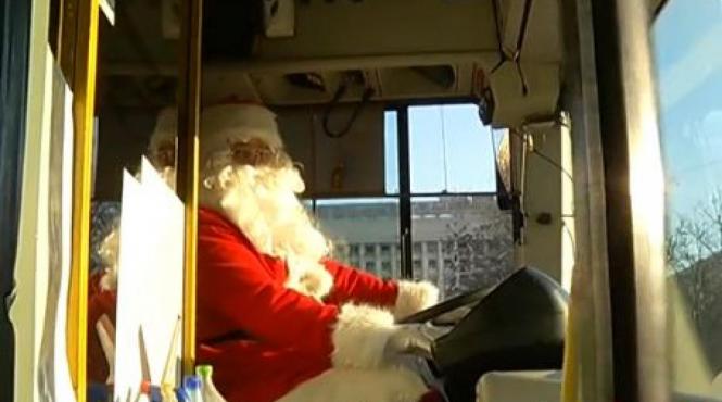 surpriza bucuresteni mos craciun conduce autobuzele tramvaiele capitala