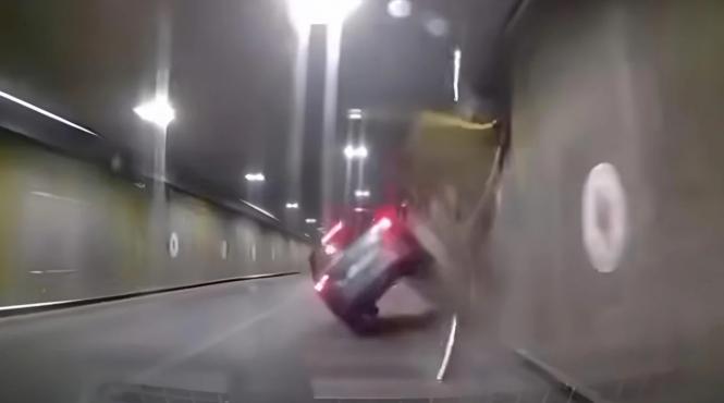 accident grav pasajul unirii masina rasturnata schimbare benzi viteza mare