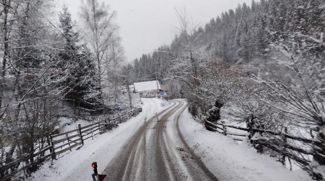 zeci de mii de romani nu au curent si apa in alba viscolul face ravagii