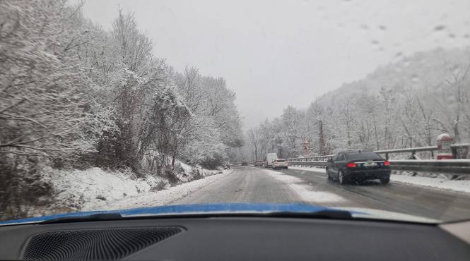 trafic deviat ninsori si polei pe soselele din romania