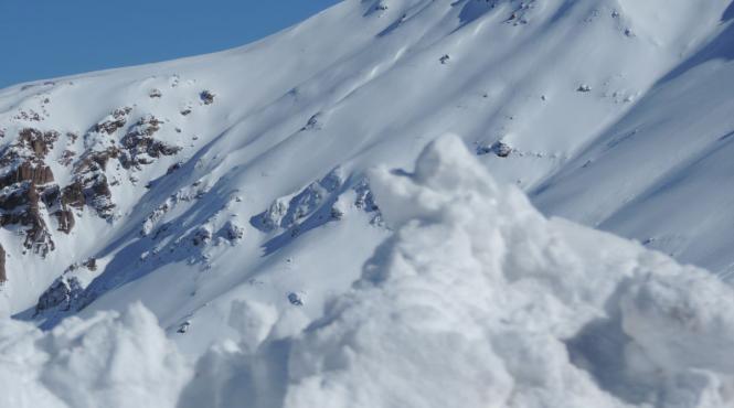 risc avalansa masivul valcan turisti