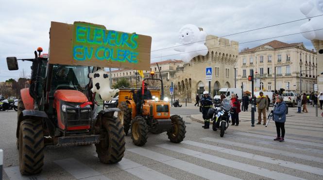 fermierii francezi blocare obiective paris tractoare protest