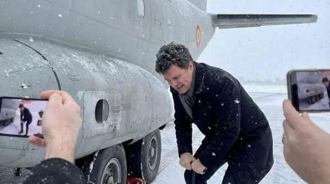 val ironii online presedintele nicusor dan inzapezit franta