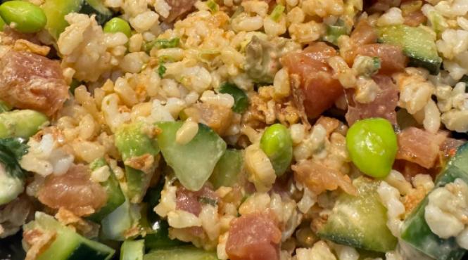 poke bowl preparatul fresh inspirat din hawaii pe care il poti face acasa