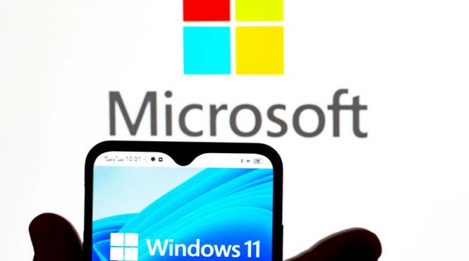 microsoft ai pcs windows 11 microslop recall riscuri confidentialitate 2026