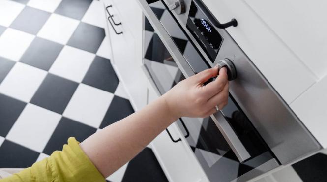 top 5 greseli frecvente in utilizarea cuptorului electric si cum sa le eviti