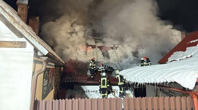 pensiune incendiu caras severin acoperis