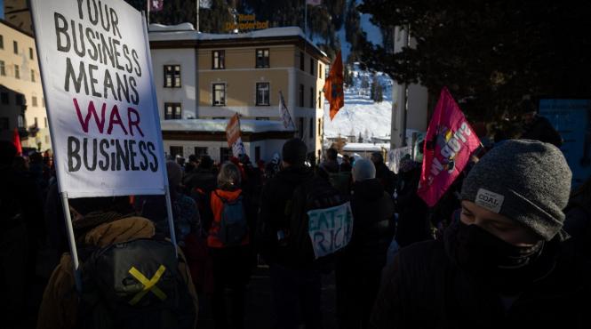 davos 2 000 oameni iesit proteste impotriva forumului trump