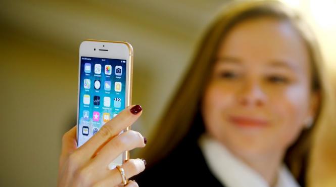 avantaje nu postare social media oamenii fericiti validare online