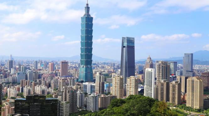 record alpinism urban american a urcat prima oara fara echipament de protectie pe cea mai inalta cladire din taipei