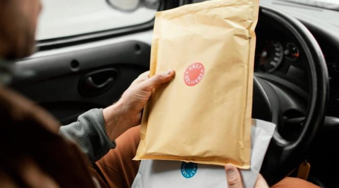 disponibilizari masive cea mai mare firma curierat lume prezenta romania