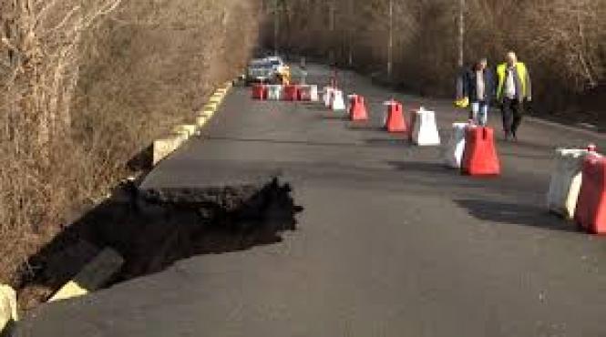pericol drumurile publice sosea valea prahovei surpat autoritatile locale cunosc situatia 2 ani