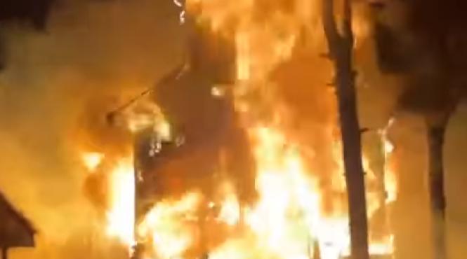 ard trei case in mures focul s a extins cu repeziciune