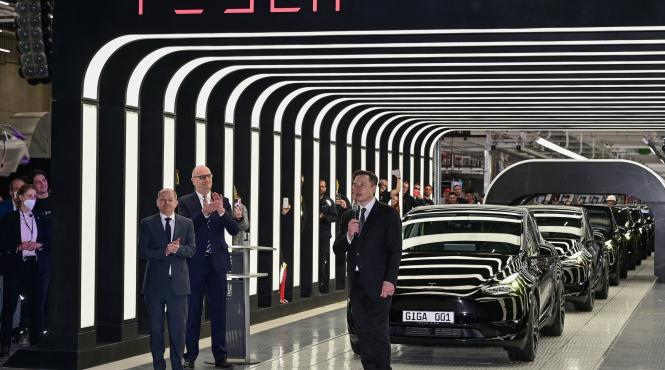 lovitura tesla electrice china