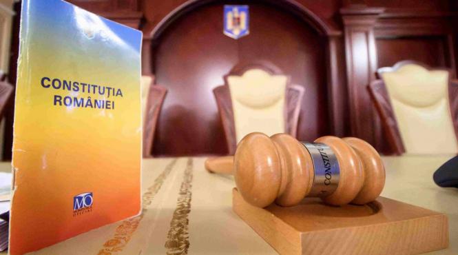 apador ch sterge pe jos judecatorii curtii constitutionale vrea controlul inaltei curti asupra lor