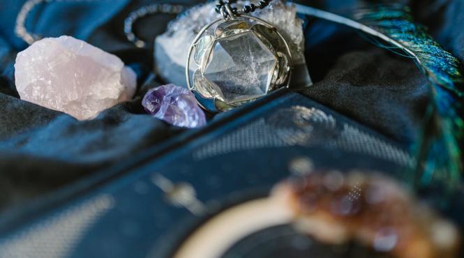 dincolo de estetica cum sa alegi accesoriile care iti reflecta echilibrul interior