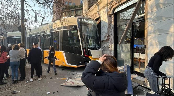 accident tramvai milano deraiere 1 mort 40 raniti mae fara romani 2026
