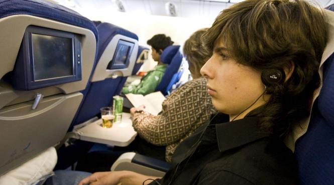 reguli noi calatorii avion cum trebuie transporti casile bluetooth