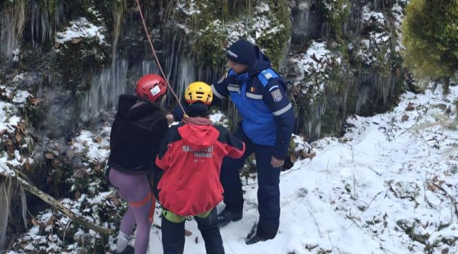 turisti francezi blocati pe o stanca in muntii apuseni