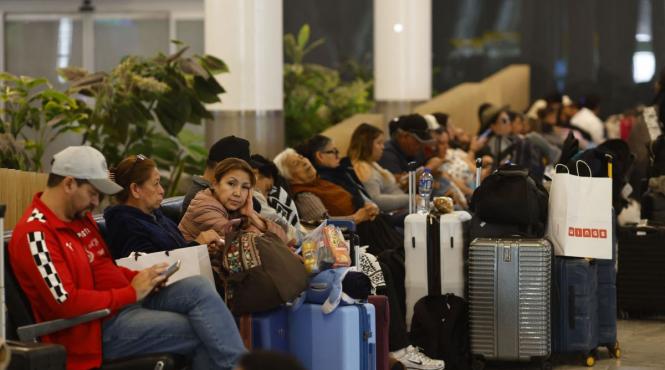 1000 romani blocati orient mijlociu tarom curse speciale egipt