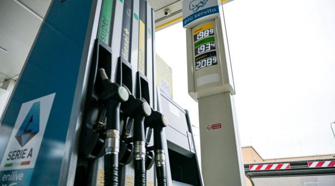 pret petrol 100 dolari conflict orientul mijlociu