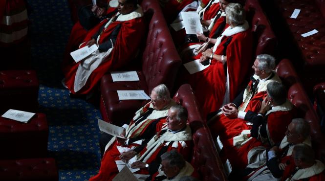 schimbare uriasa politica britanica aristocratii ereditari ies din camera lorzilor